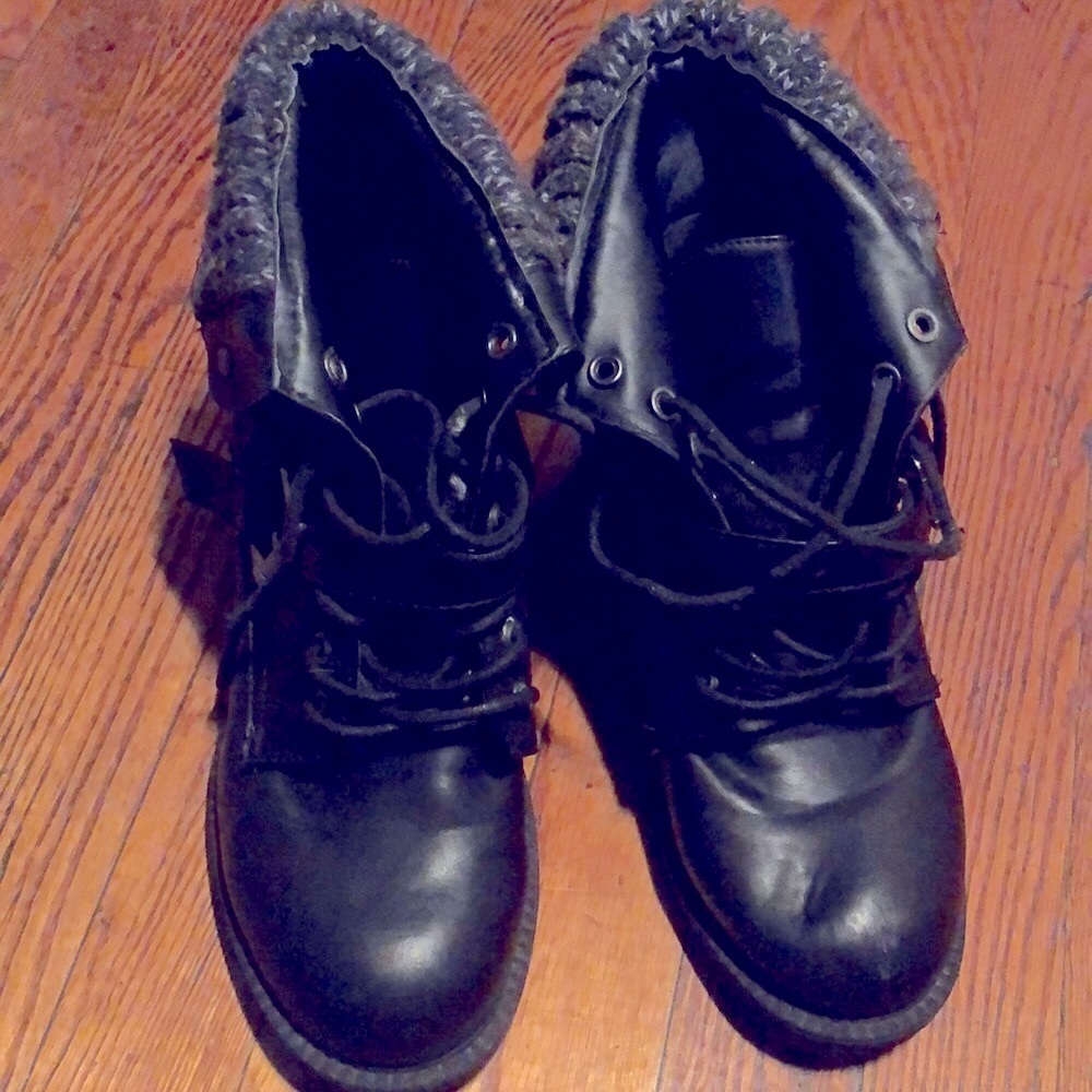 Chunky heels size 8 3 inches heel tie up. Sweater material black man made upper.